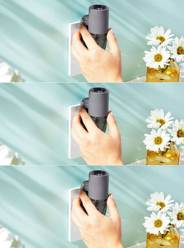 Two-Toned Black Wallflowers Scent Control&trade; Nightlight Fragrance Plug Image 4