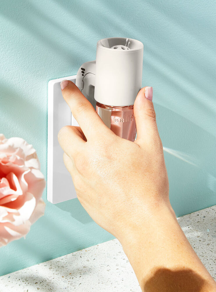 White Wallflowers Scent Control&trade; Fragrance Plug Image 3