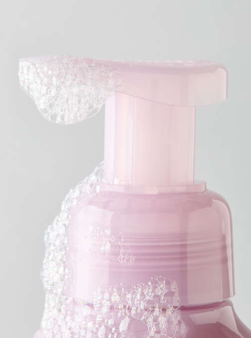 Snowflakes & Cashmere Gentle & Clean Foaming Hand Soap