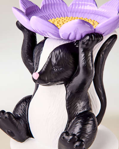 Flowery Skunk Pedestal 3-Wick Candle Holder
