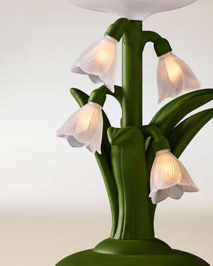 Snowdrop Dream Light-Up Pedestal Candle Holder