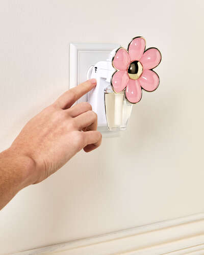 Daisy Scent Control™ Nightlight Wallflowers Fragrance Plug