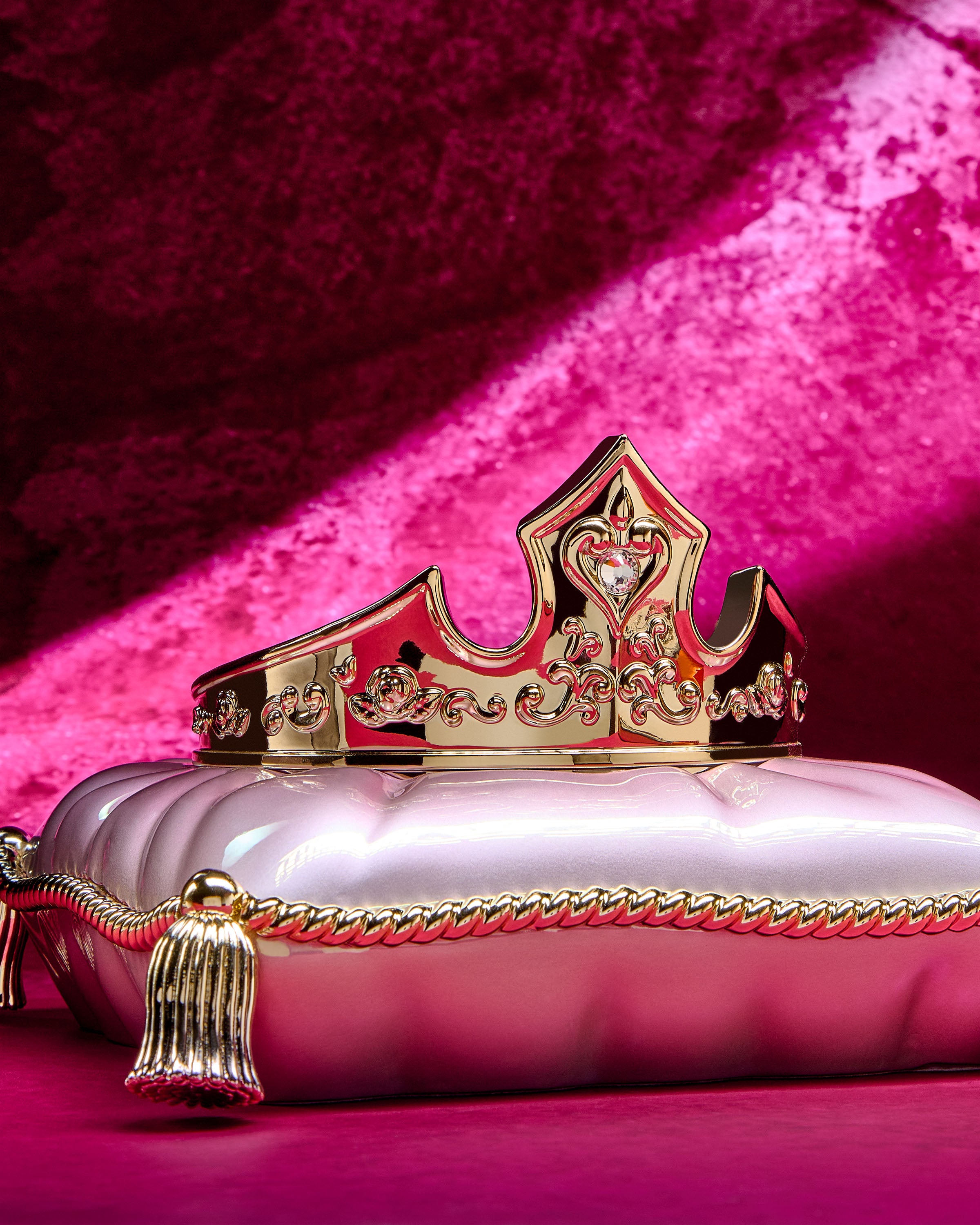 Aurora Crown Pedestal 3-Wick Candle Holder