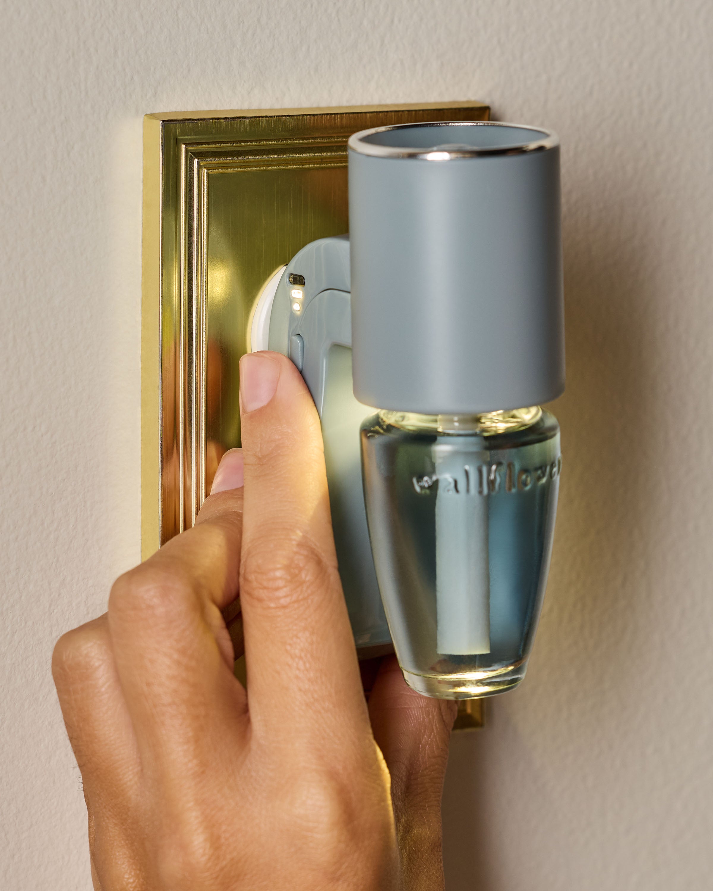 Diffuseur de fragrance Wallflowers Veilleuse avec contrôle de la fragrance cylindre bleu pâle