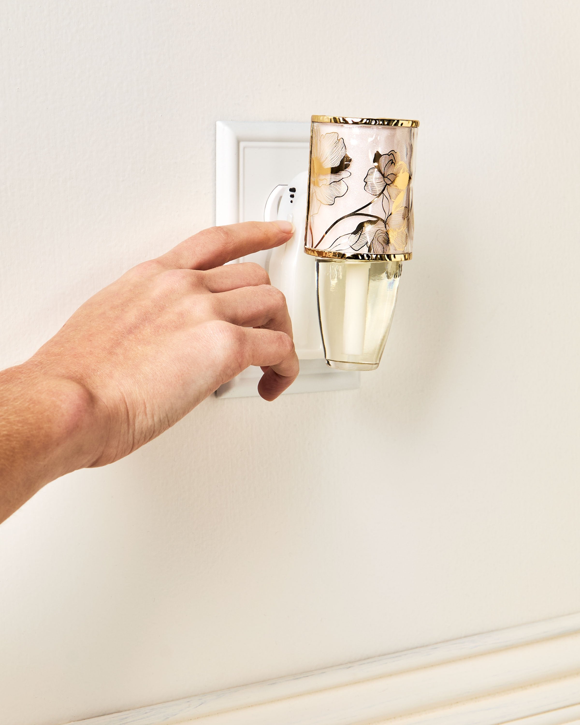 Floral Scent Control™ Nightlight Wallflowers Fragrance Plug