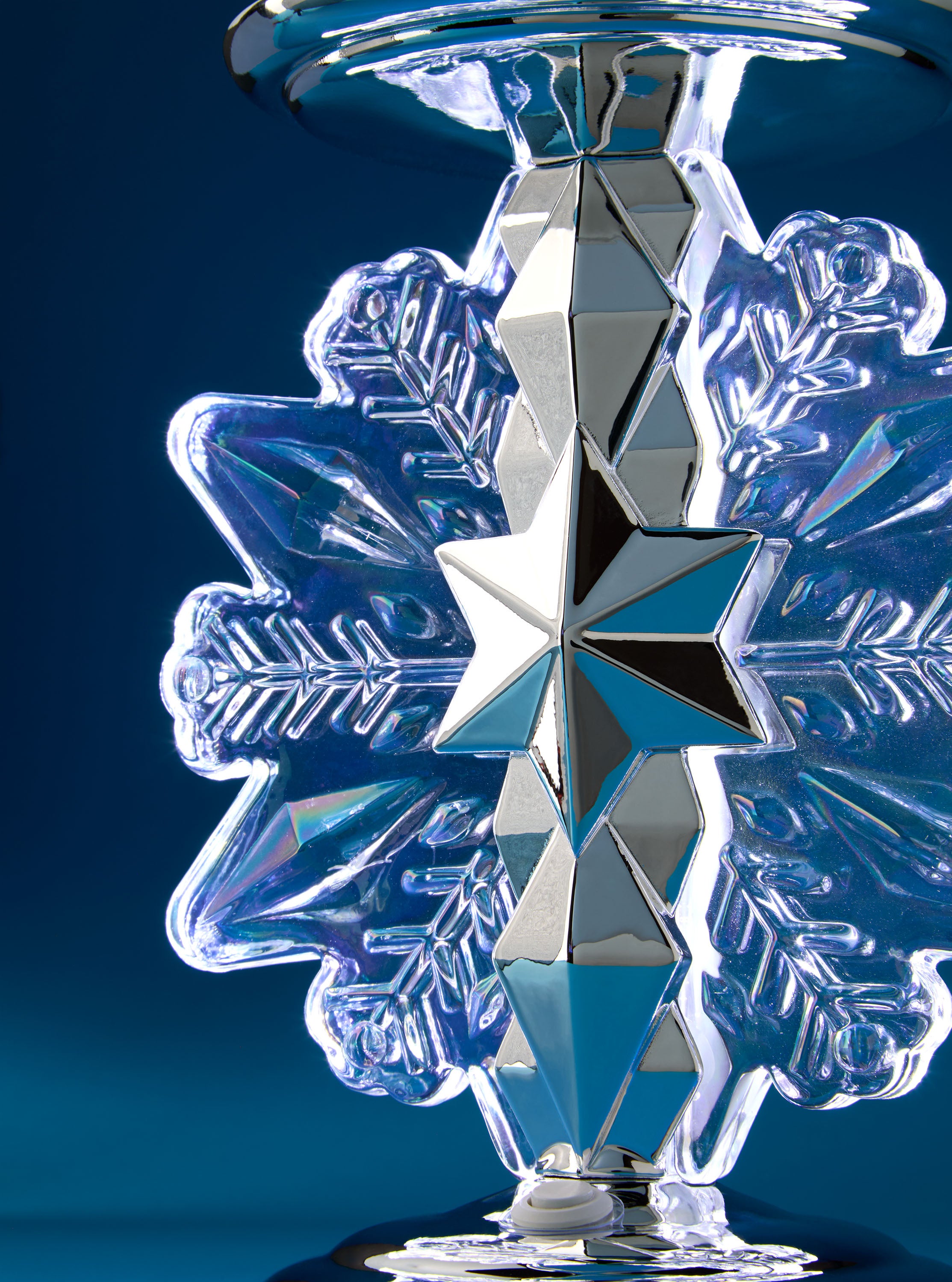 Light-Up Snowflake Pedestal 3-Wick Candle Holder