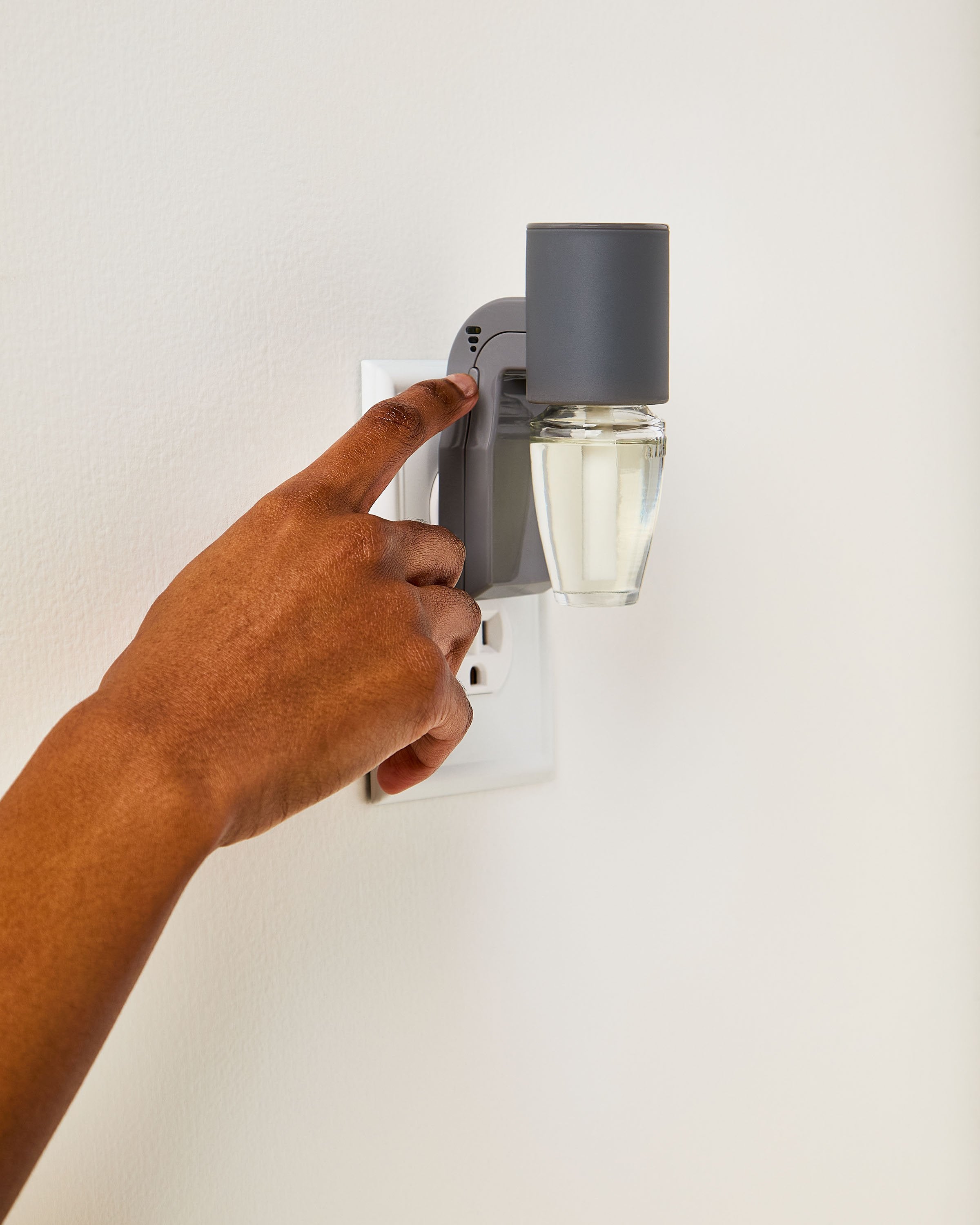 Gray Scent Control™ Wallflowers Fragrance Plug