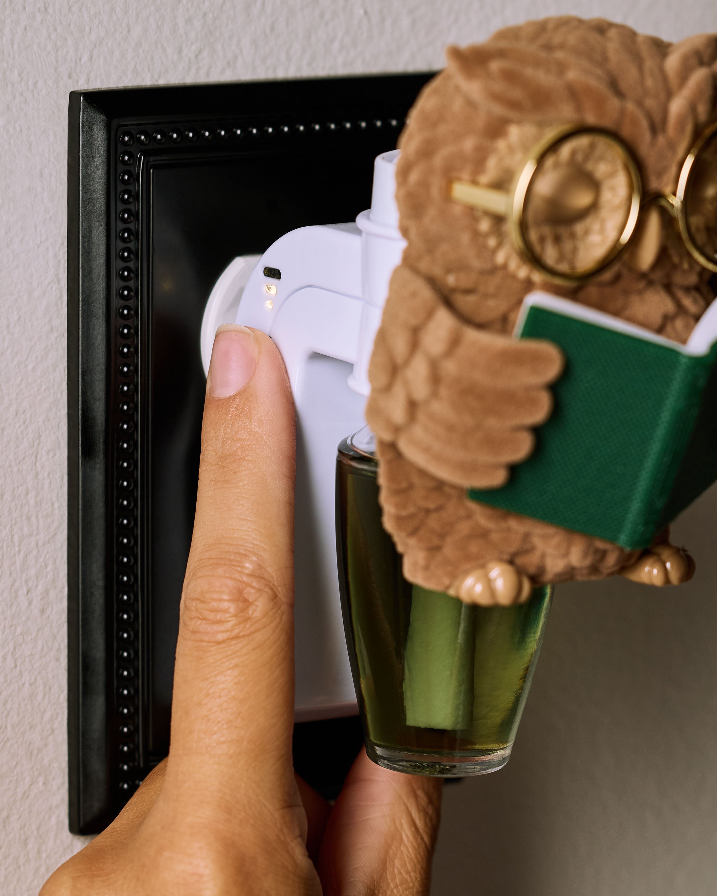 Reading Owl Scent Control™ Wallflowers Fragrance Plug