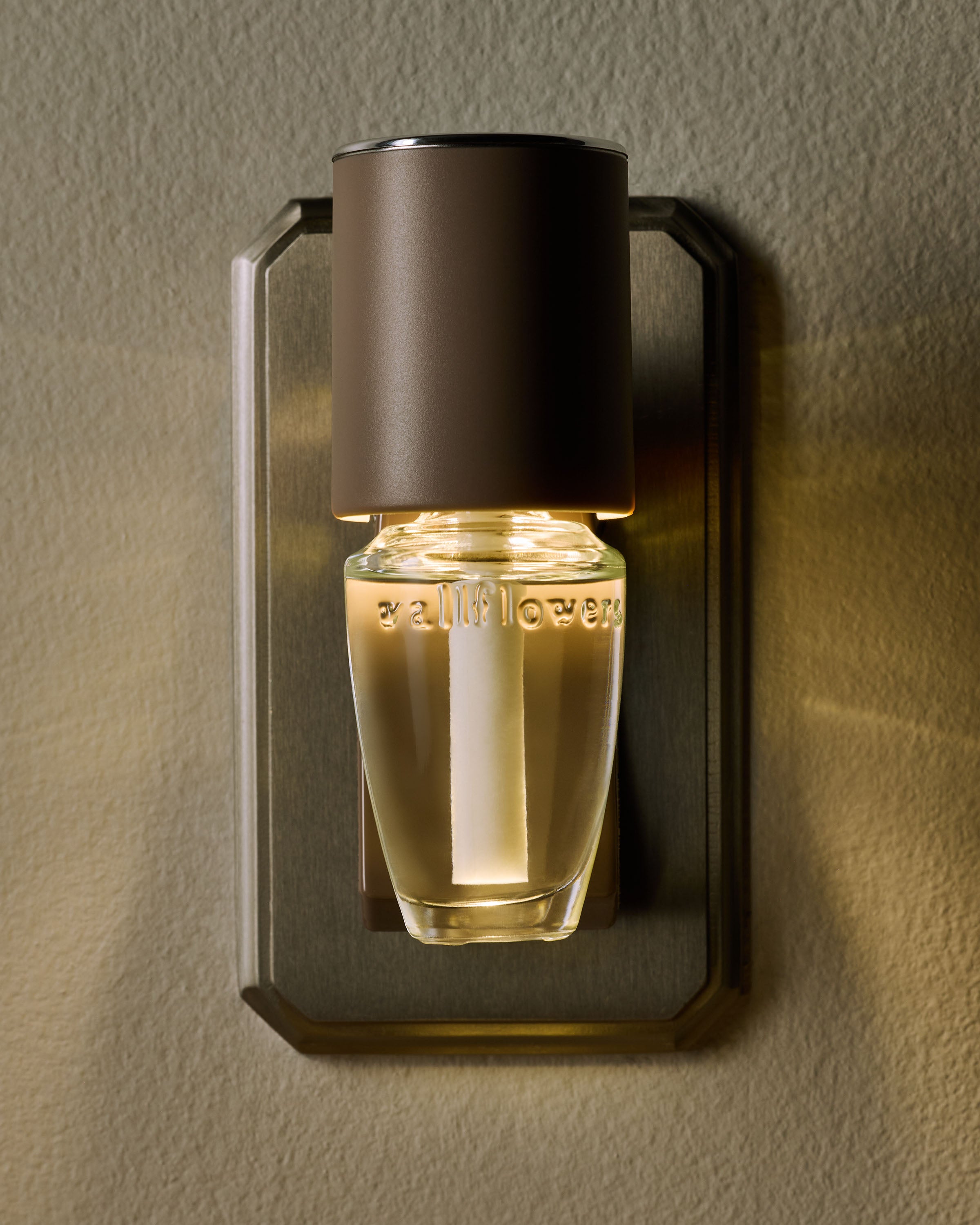 Diffuseur de fragrance Wallflowers Veilleuse avec contrôle de la fragrance cylindre brun