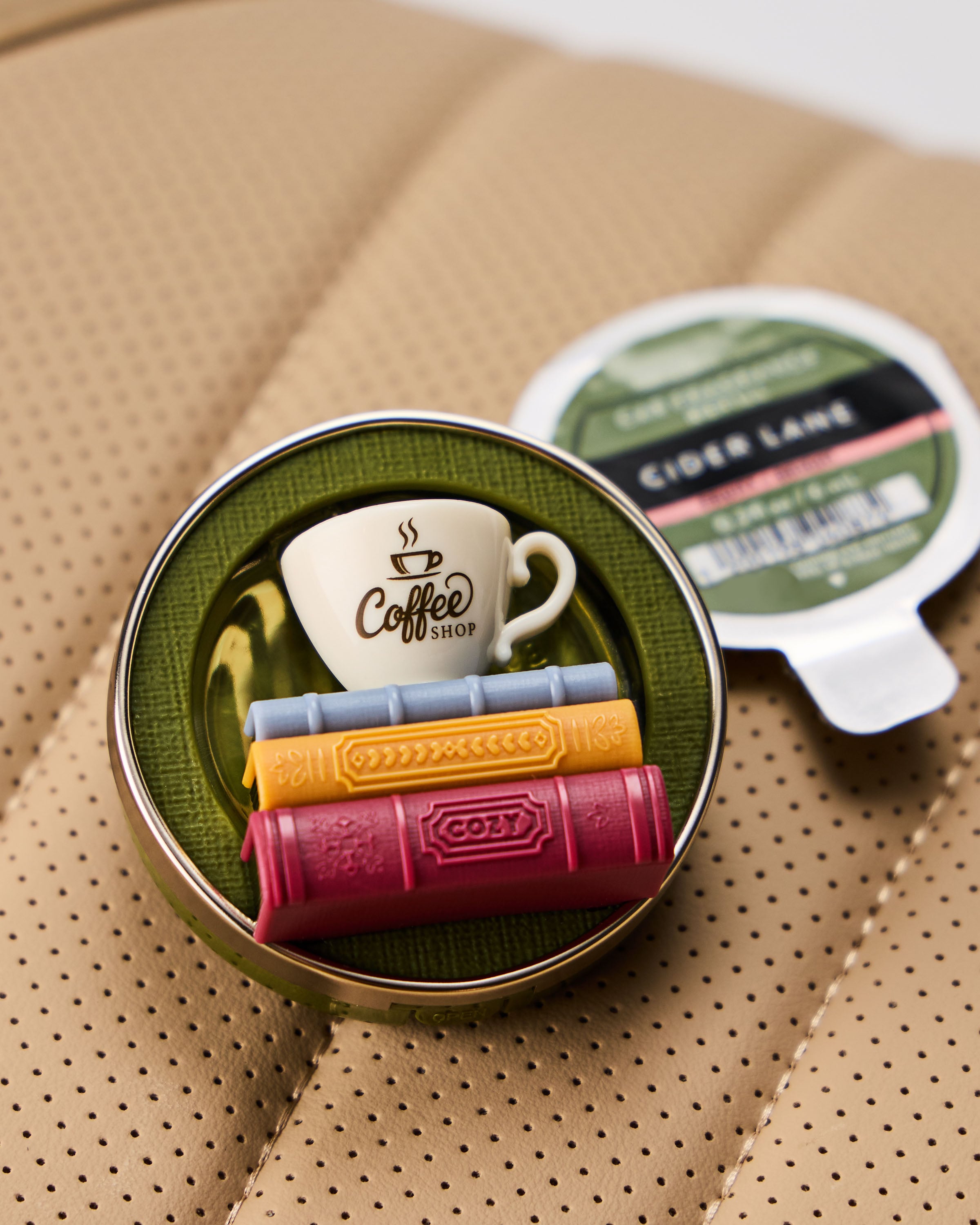 Mug & Books Car Fragrance Holder