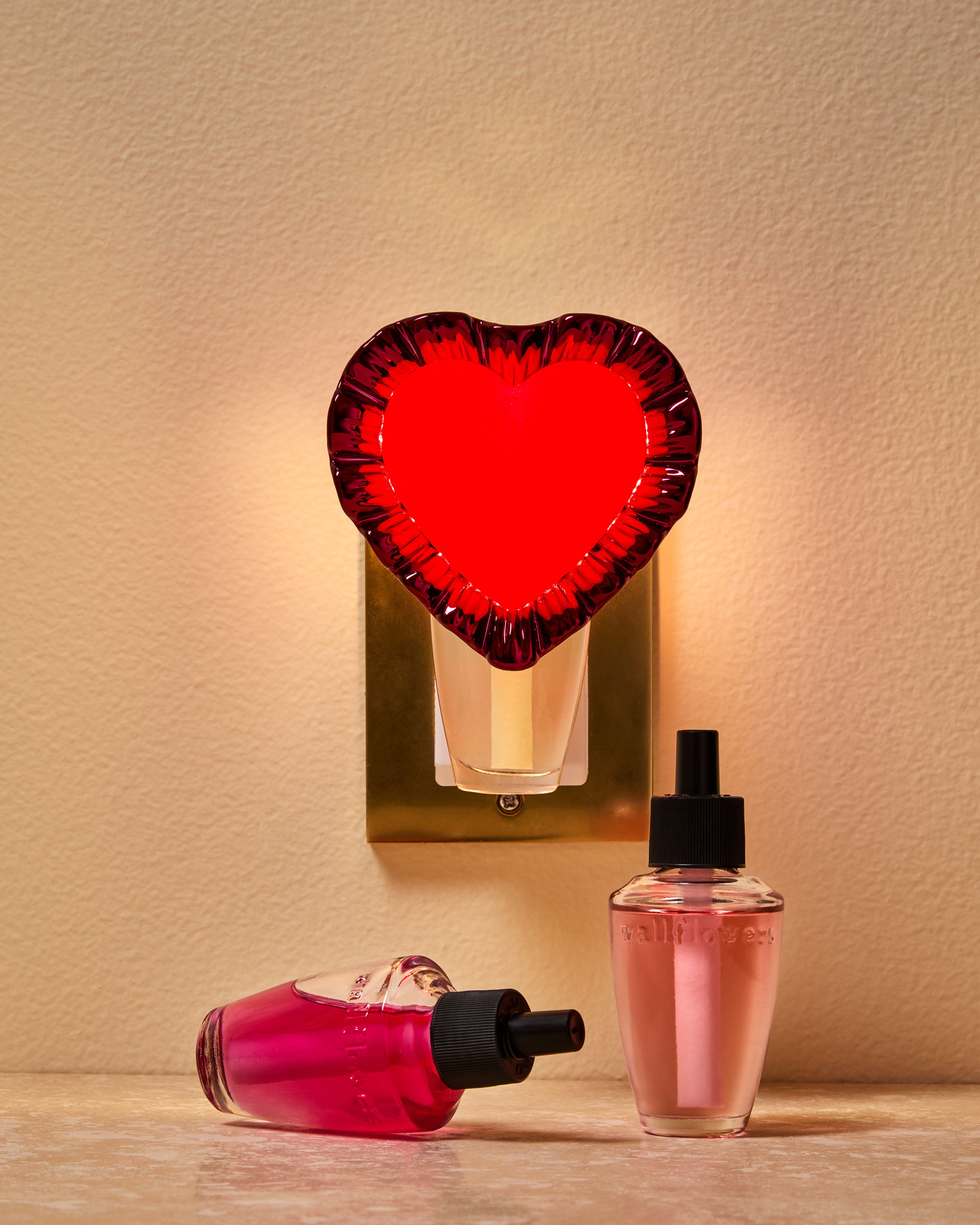 Ruffle Heart Scent Control™ Nightlight Wallflowers Fragrance Plug