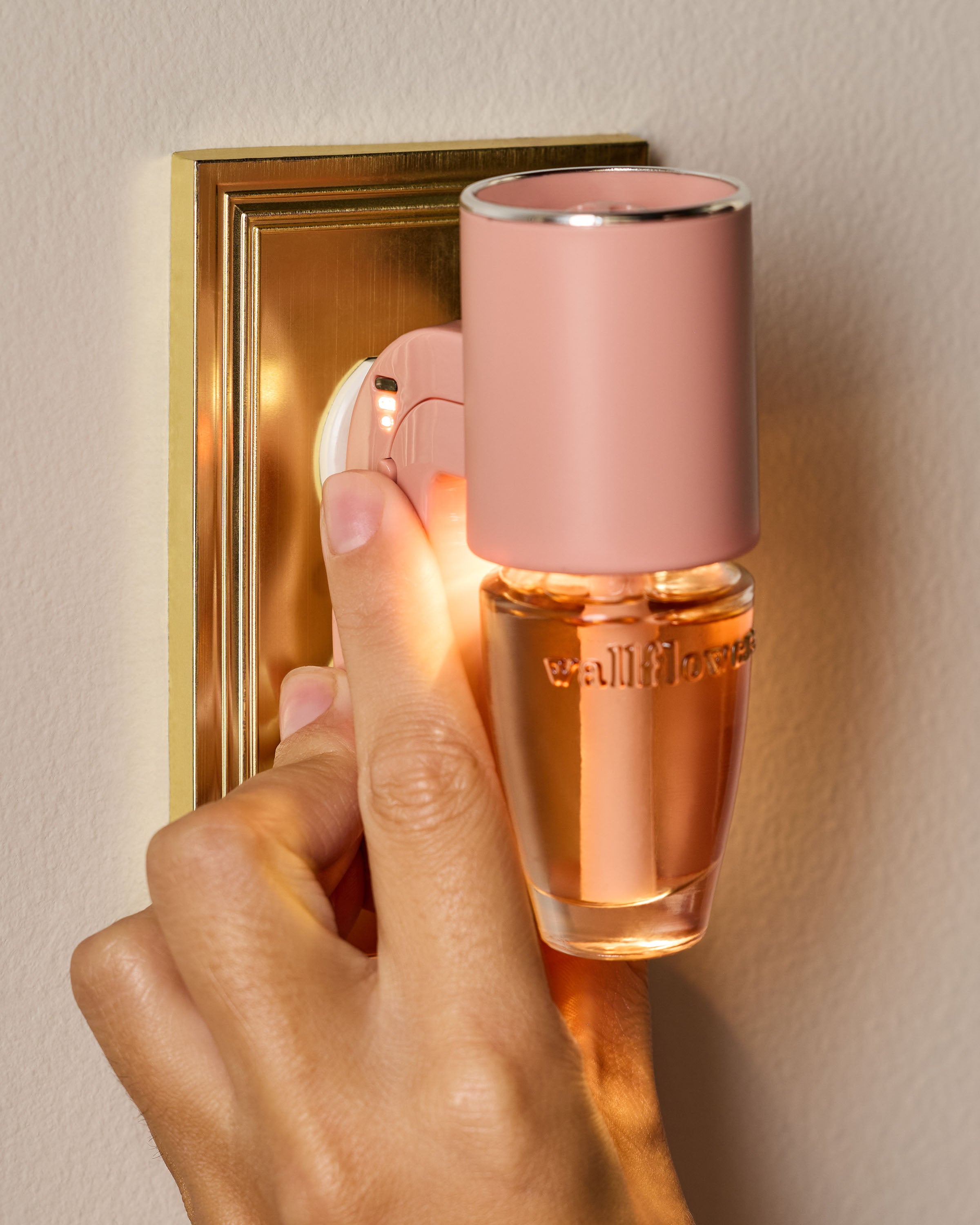 Diffuseur de fragrance Wallflowers Veilleuse avec contrôle de la fragrance cylindre rose