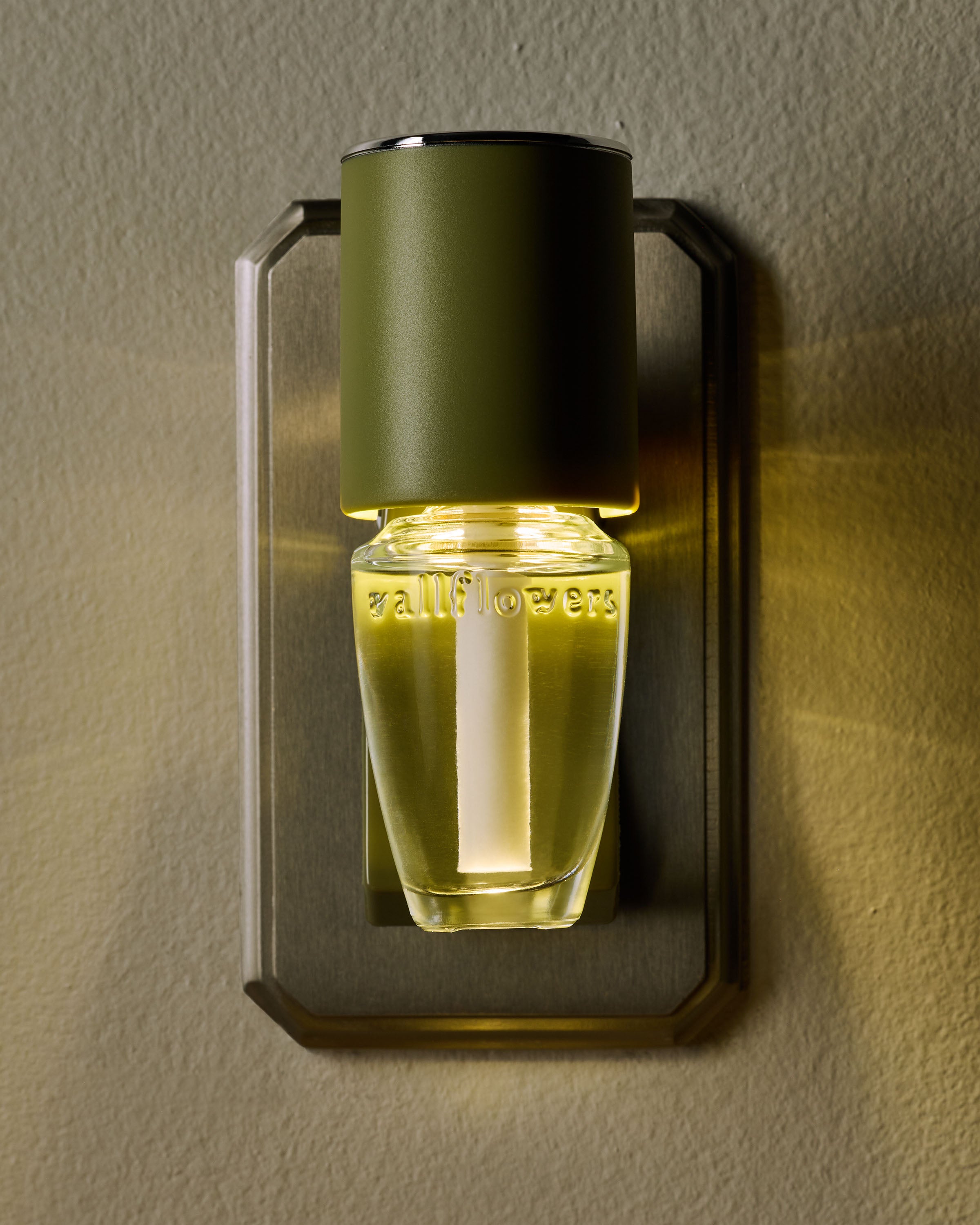 Diffuseur de fragrance Wallflowers Veilleuse avec contrôle de la fragrance cylindre vert