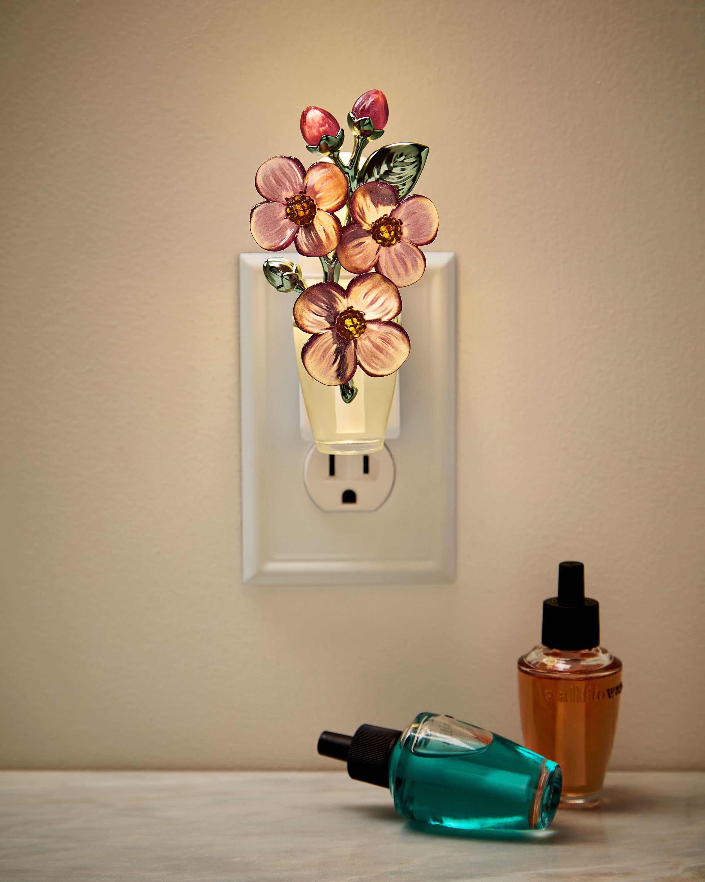 Fresh Blooms Scent Control™ Nightlight Wallflowers Fragrance Plug